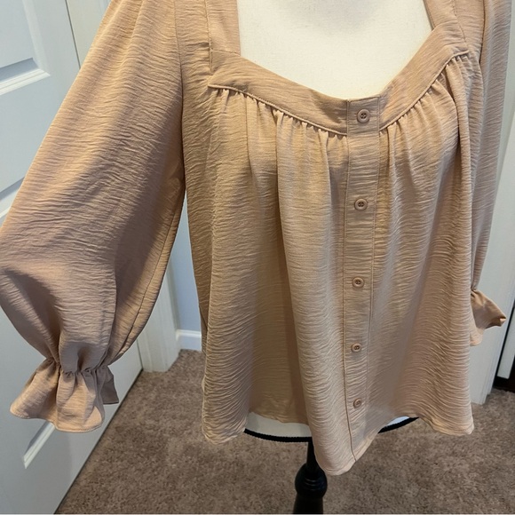 Beige blouse nwt size small. - Picture 7 of 7